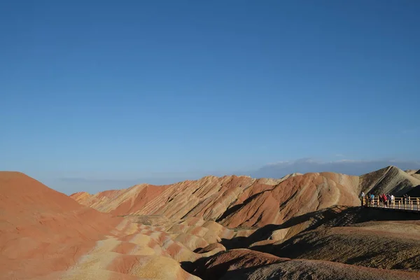 Renkli Danxia Landform Dağ Sırtı Turistler Geniş Açı Çin Zhangye — Stok fotoğraf