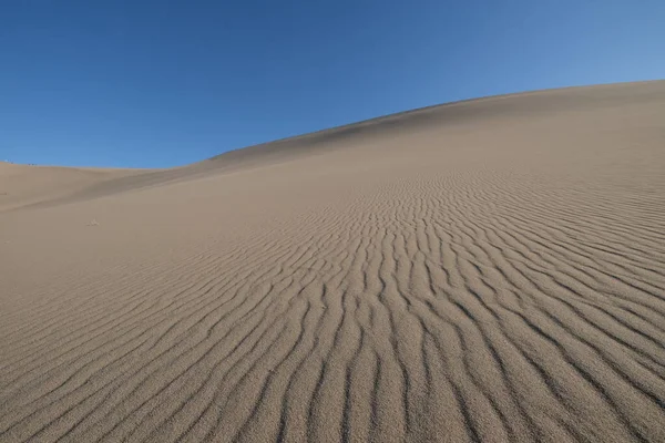 Låg Vinkel Bred Sanddyn Blå Himmel Dunhuang Gansu Provinsen Kina — Stockfoto