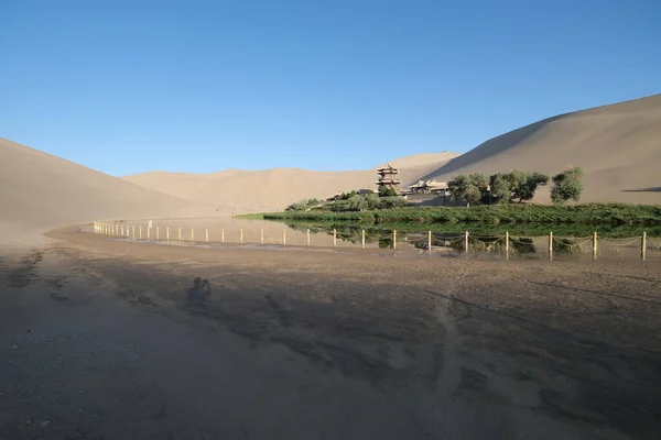 Dunhuang Gansu China June 2020 Crescent Lake Sunny Day Озеро — стоковое фото