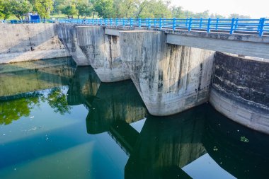 Jatiluhur barajının inşaatı ve mimarisi