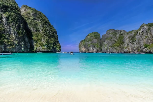 Maya Bay Παραλία Στην Ακτή Της Ταϊλάνδης Καλοκαίρι — Φωτογραφία Αρχείου