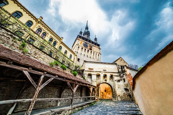 Breed Zicht Hoofdingang Van Historische Citadel Sighisoara Transsylvanië Roemenië — Stockfoto