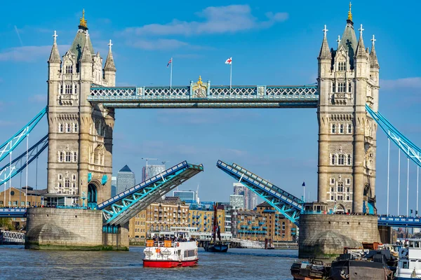 Vista Famoso Marco London Tower Bridge Com Portões Abertos Inglaterra — Fotografia de Stock