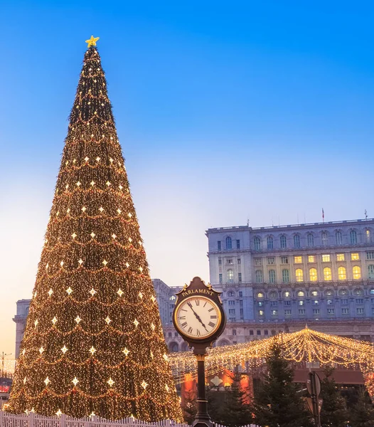 Decoração Árvore Natal Relógio Histórico Frente Parlamento Casa Férias Inverno — Fotografia de Stock