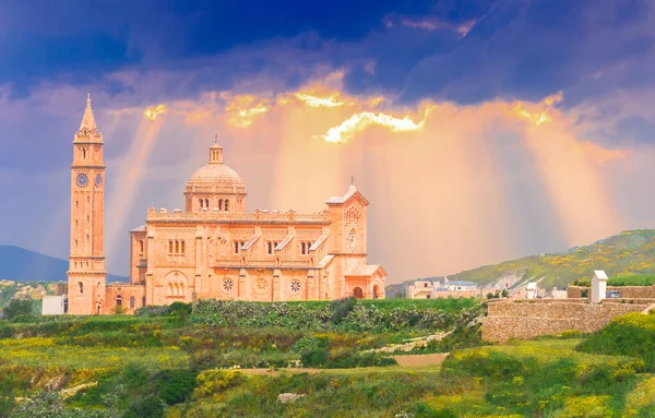Santuario Iglesia Pinu Isla Gozo Iluminado Por Luz Del Atardecer — Foto de Stock