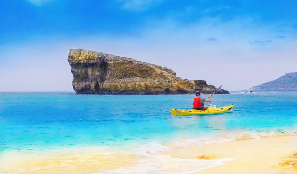 Comino Nun Ünlü Blue Laggon Adası Yakınlarındaki Akdeniz Rafting Yapan — Stok fotoğraf