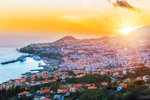 Puesta Sol Vibrante Sobre Famosa Capital Funchal Isla Madeira Portugal — Foto de Stock