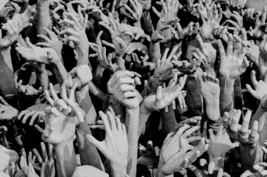 Beyaz el heykeli, yardım için, Ayak Bir