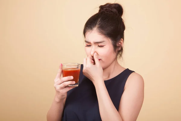 Strong Healthy Asian Woman Tomato Juice Beige Background — Stock Photo, Image