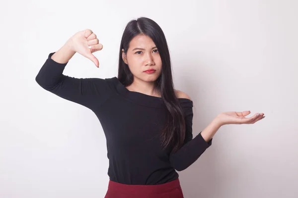 Joven Mujer Asiática Mostrar Palma Mano Los Pulgares Abajo Sobre — Foto de Stock