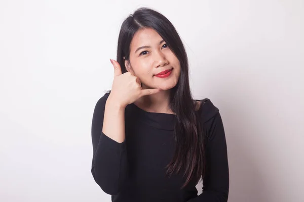 Ung Asiatisk Kvinna Show Med Telefon Gest Vit Bakgrund — Stockfoto