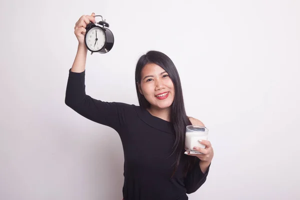 Saludable Mujer Asiática Beber Vaso Leche Celebrar Reloj Sobre Fondo —  Fotos de Stock