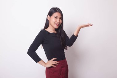 Genç Asyalı kadın elinde beyaz arka plan ile mevcut