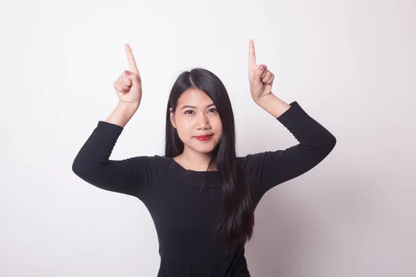 Jovem Mulher Asiática Apontar Para Espaço Branco Fundo Branco — Fotografia de Stock