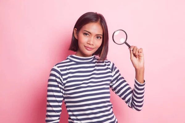 Young Asian Woman Magnifying Glass Pink Background — Stock Photo, Image