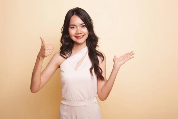 Belle Jeune Femme Asiatique Montrer Main Paume Les Pouces Sur — Photo
