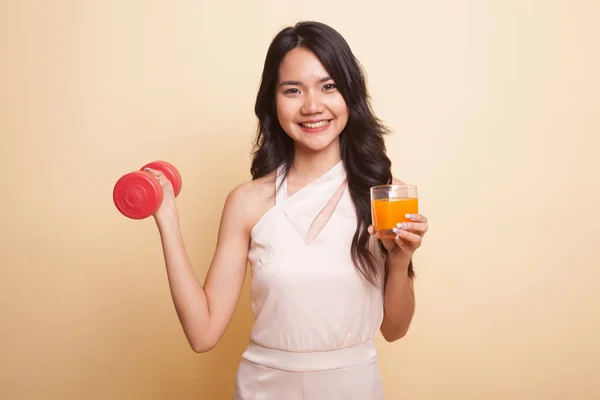 Jeune Femme Asiatique Avec Haltère Boisson Jus Orange Sur Fond — Photo