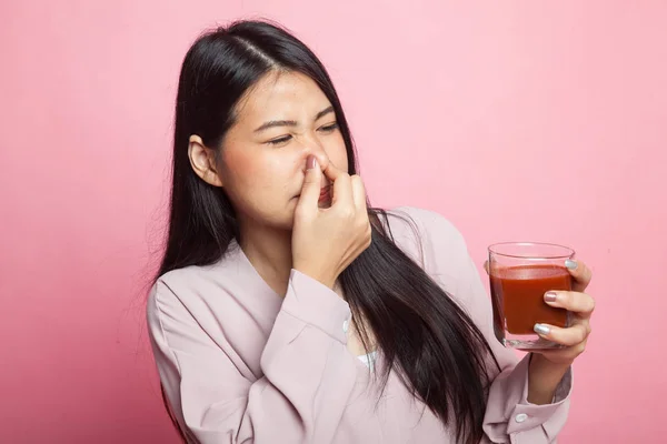 Young Asian Woman Hate Tomato Juice Pink Background — Stock Photo, Image