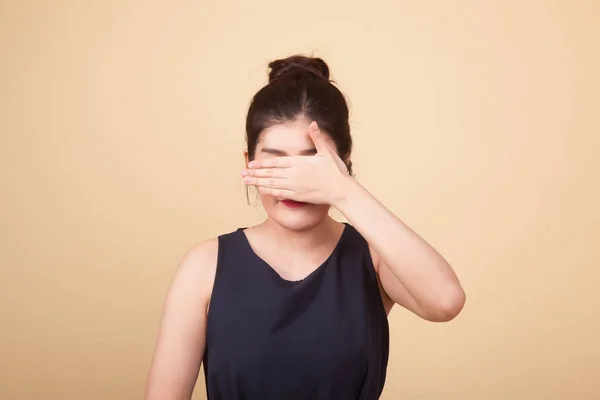 Young Asian Woman Close Her Eyes Hand Beige Background — Stock Photo, Image