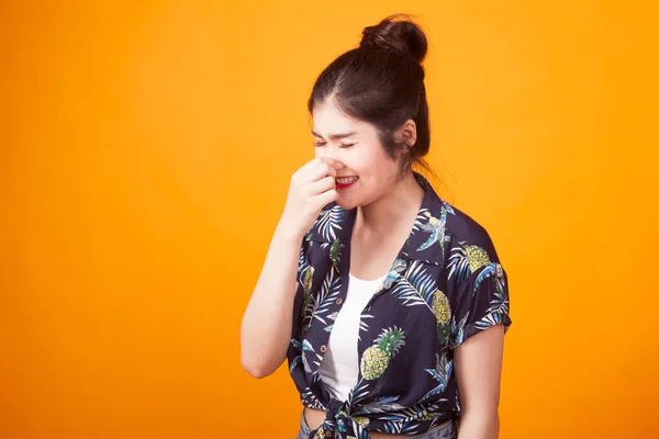 Young Asian Woman Holding Her Nose Because Bad Smell Tropical — Stock Photo, Image