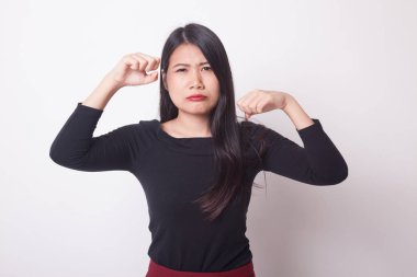 Genç Asyalı kadın üzgün ve beyaz arka plan üzerinde cry