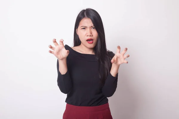 Jonge Aziatische Vrouw Met Spooky Handen Gebaar Witte Achtergrond — Stockfoto
