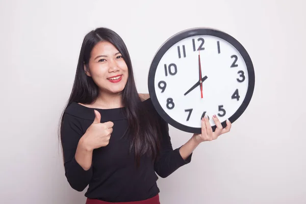 Jeune Femme Asiatique Pouces Vers Haut Avec Une Horloge Sur — Photo