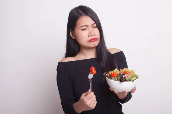 Aziatische Vrouw Haat Salade Witte Achtergrond — Stockfoto
