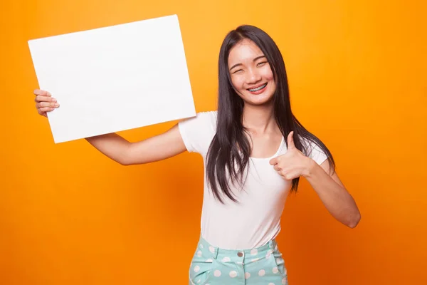 Joven Mujer Asiática Mostrar Pulgares Hacia Arriba Con Blanco Signo —  Fotos de Stock