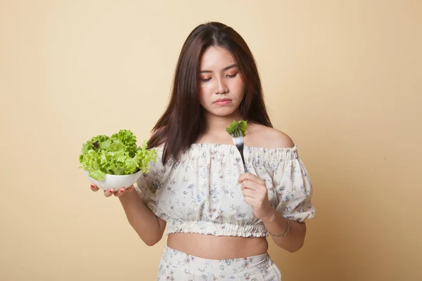 Asian Woman Hate Salad Beige Background — Stock Photo, Image