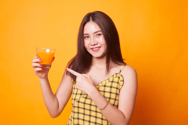 Young Asian Woman Point Orange Juice Yellow Background — Stock Photo, Image