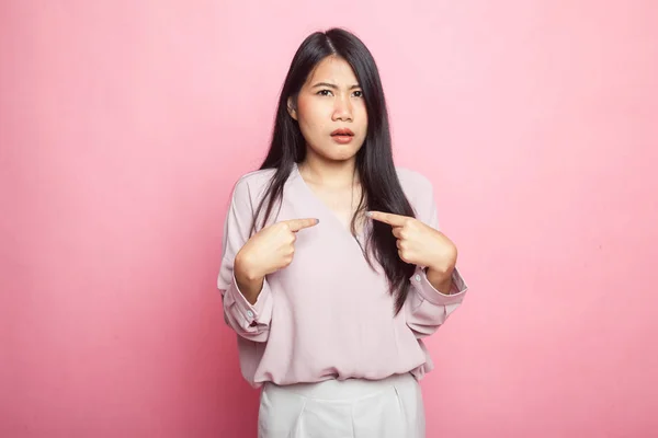 Young Asian Woman Point Herself Ask Why Pink Background — Stock Photo, Image