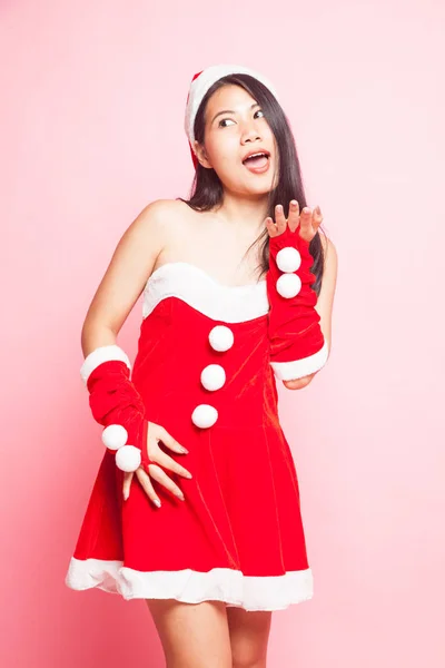 Aranyos Ázsiai Karácsony Mikulás Lány Rózsaszín Háttér — Stock Fotó