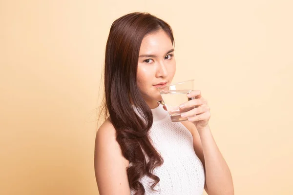 Young Asian Woman Glass Drinking Water Beige Background — Stock Photo, Image