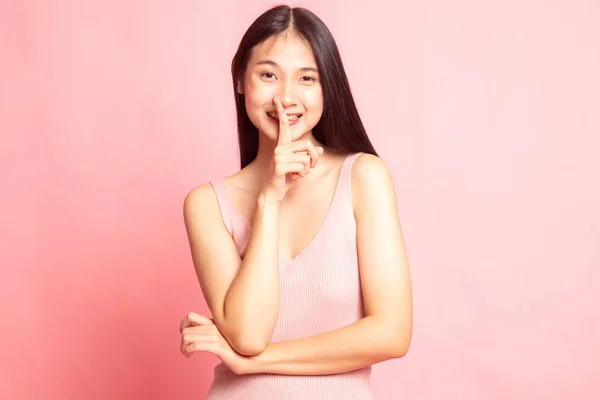 Asiatische Mädchen Lächeln Zeigen Ganz Hand Zeichen Auf Rosa Hintergrund — Stockfoto