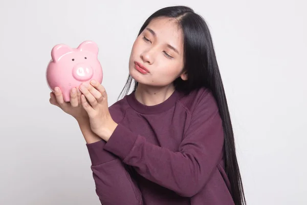 Mladá Asijská Žena Kiss Růžová Mince Banka Bílém Pozadí — Stock fotografie
