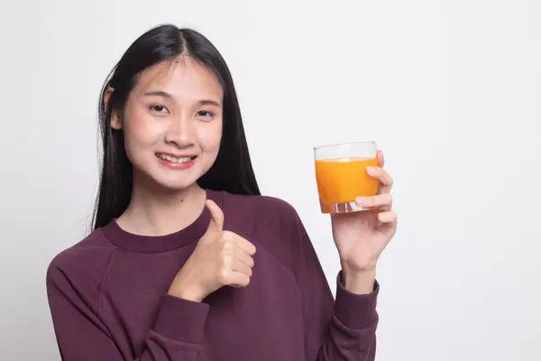 Junge Asiatische Frau Daumen Nach Oben Trinken Orangensaft Auf Weißem — Stockfoto