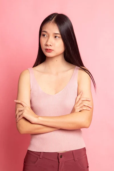 Porträtt Vacker Ung Asiatisk Kvinna Rosa Bakgrund — Stockfoto