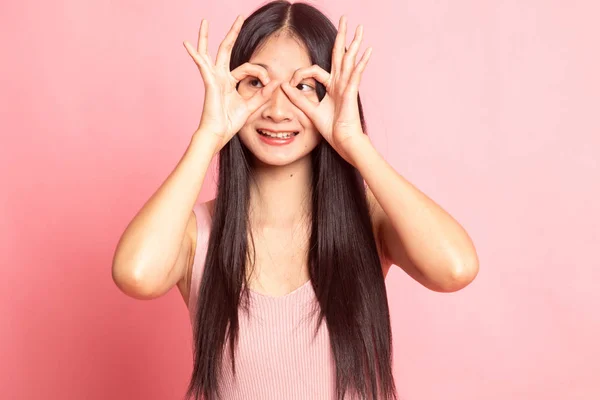 Asian Woman Funny Double Sign Glasses Pink Background — Stock Photo, Image