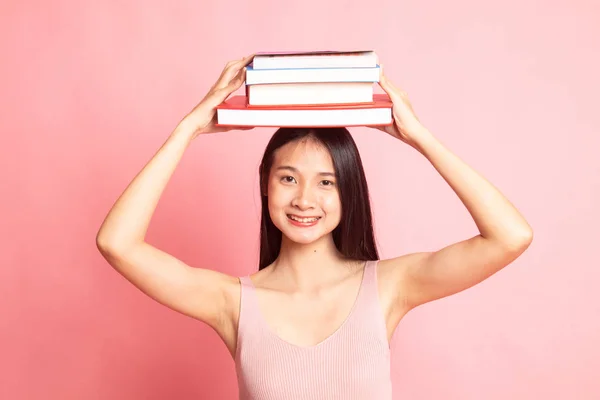 Giovane Donna Asiatica Che Studia Con Maggio Libri Sfondo Rosa — Foto Stock