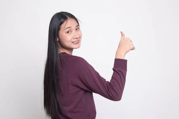Молодая Азиатка Поворачивает Большие Пальцы Вверх Белом Фоне — стоковое фото