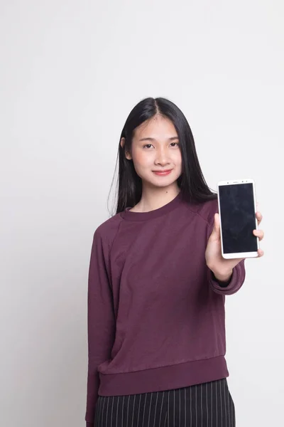 Jovem Mulher Asiática Com Telefone Celular Fundo Branco — Fotografia de Stock