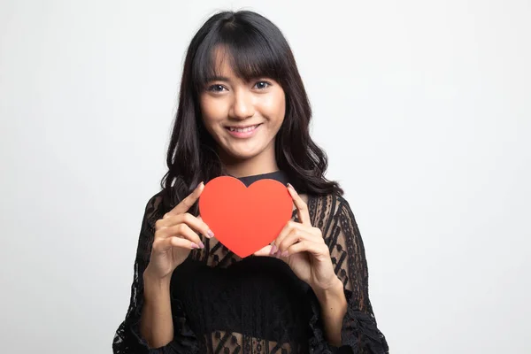 Ázsiai nő piros szív. — Stock Fotó