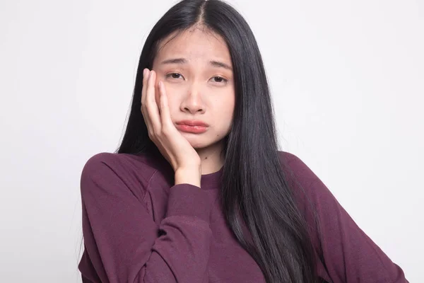 Junge asiatische Frau bekam Zahnschmerzen. — Stockfoto