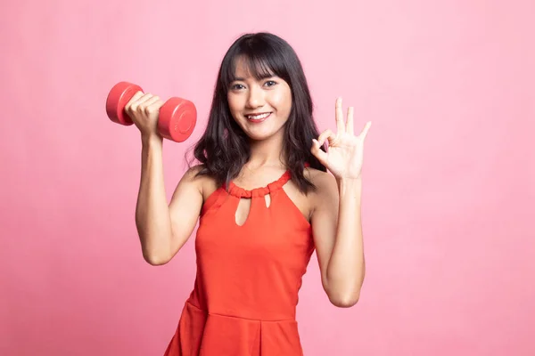 Egészséges ázsiai nő Térkép rendben van a súlyzó. — Stock Fotó