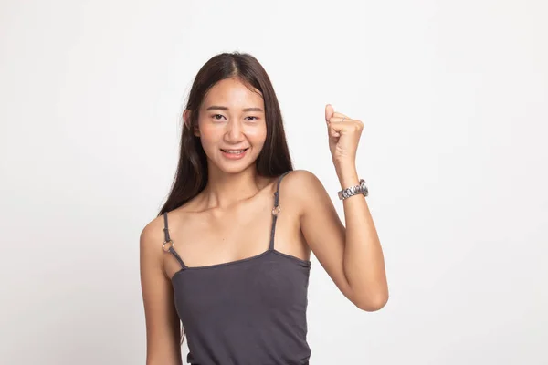 Succesvolle jonge Aziatische vrouw houd vuist omhoog. — Stockfoto