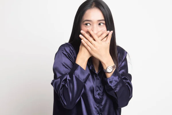 Hermosa joven asiática mujer cerrar su boca . —  Fotos de Stock