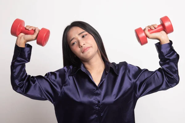 Exhausted Asian woman with dumbbells. — Stock Photo, Image