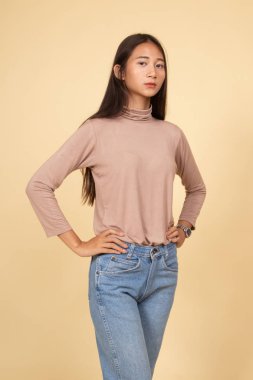 Asyalı güzel bir kadının portresi..