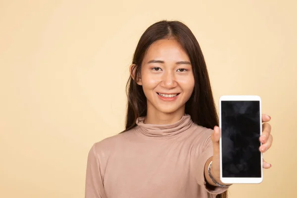 Joven asiático mujer con móvil. —  Fotos de Stock